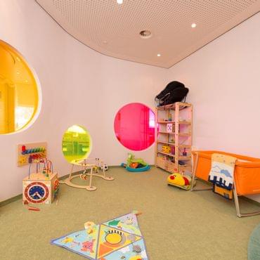 Baby Plus Ausstattung Baby- und Kinderspielraum im Alphotel